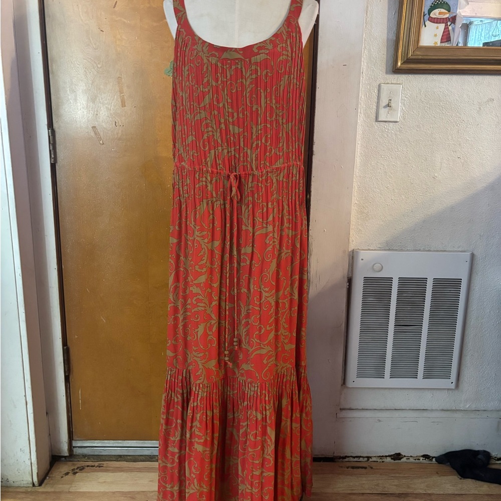 Avenue maxi dress.   Red & tan. 22/24